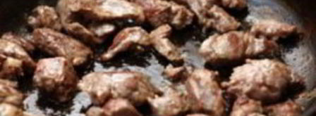 гуляш из говядины с черносливом. Шаг 2