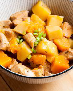 Гуляш из индейки с тыквой