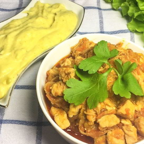 Рецепт гуляша из курицы с пюре из цветной капусты