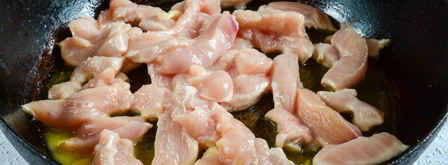 гуляш из курицы со сметаной. Шаг 2