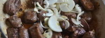 гуляш из печени со сметаной. Шаг 4