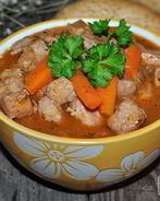 Гуляш из свинины с вином