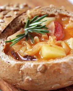 Гуляш в хлебе