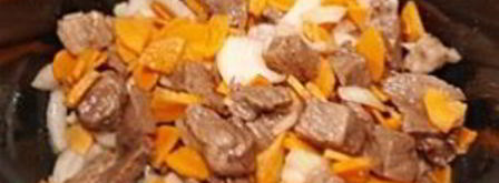 гуляш в мультиварке. Шаг 3