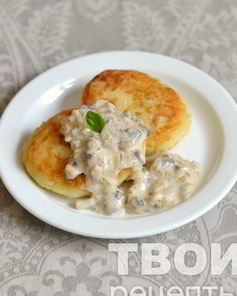 Картофельные котлеты с грибным соусом