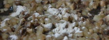 картофельные котлеты с грибным соусом. Шаг 9