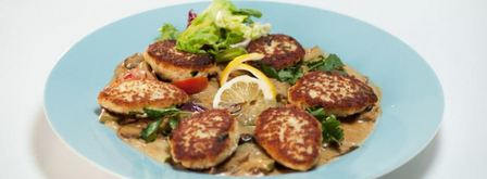 котлетки из камбалы с соусом из грибов и кабачков. Шаг 4