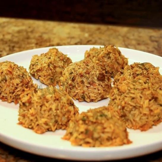 Рецепт котлет из коричневого бурого риса с тунцом в духовке