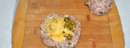 котлеты мясные с горошком и сыром. Шаг 3