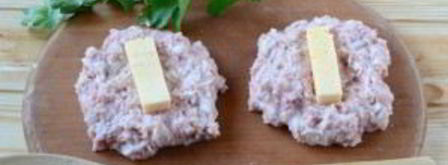 котлеты под шубой с помидорами и сыром. Шаг 2