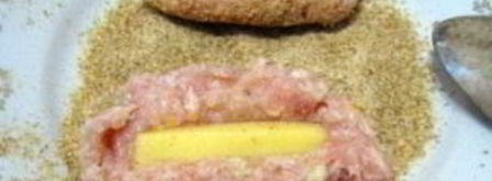 куриные котлеты с сыром внутри. Шаг 4