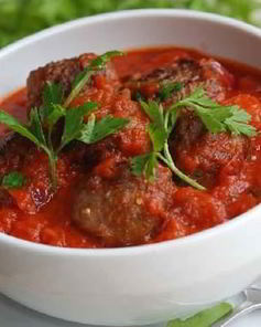 Пряные мясные котлеты в томатном соусе