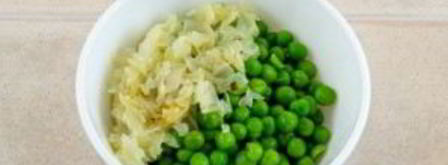 рыбные котлетки с зеленым горошком. Шаг 3