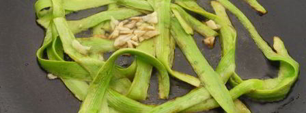 лапша из кабачков с соевым соусом и кунжутом. Шаг 2