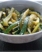 Лапша из цукини с кунжутом