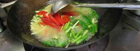 лапша рисовая с овощами и креветками. Шаг 25