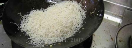 лапша рисовая с овощами и креветками. Шаг 33