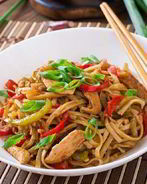 Лапша с курицей в азиатском соусе