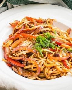 Лапша Удон со свининой в сладком соусе