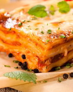 Лазанья с курицей и травами