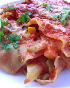 Овощная лазанья с томатным соусом