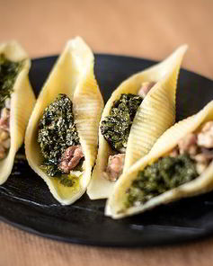 Фаршированные конкильони с курицей