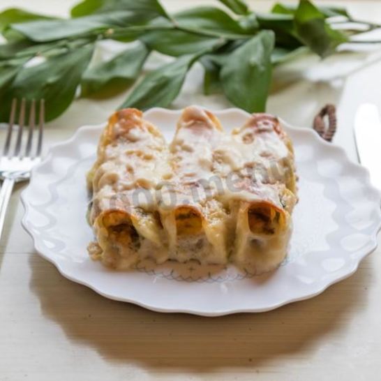 Рецепт каннеллонь с курицей и грибами под соусом