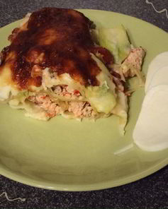 Каннеллони с начинкой из курицы и перца, с кабачком и помидорами