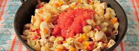 макароны с курицей и овощами на сковороде. Шаг 8