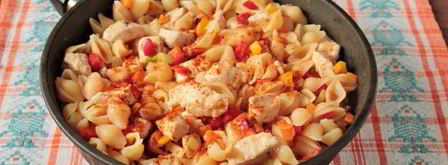 макароны с курицей и овощами на сковороде. Шаг 9