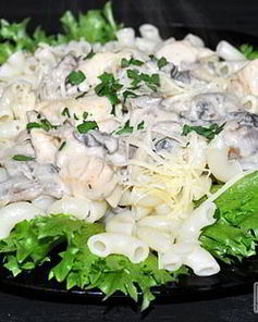 Макароны с курицей в сливочно-грибном соусе