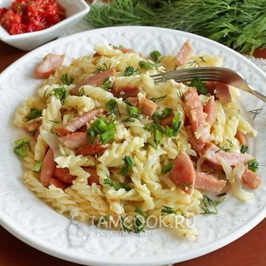 Рецепт макарон с яйцом и колбасой