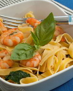 Паста с креветками и базиликом