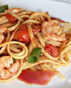 Паста с помидорами черри и креветками