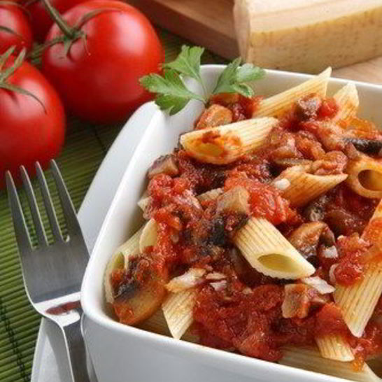 Рецепт пасты с соусом из помидоров, анчоусов, каперсов и маслин