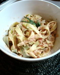 Паста с сыром рикотта и томатным соусом