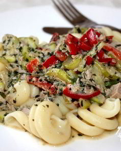 Паста с тунцом и овощами