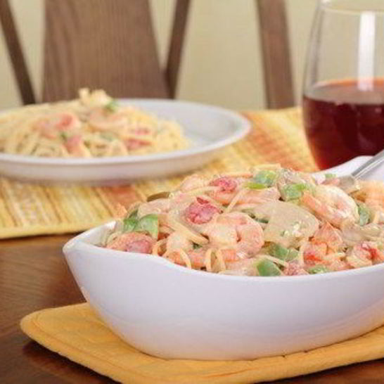 Рецепт пасты в сливочно-чесночном соусе с креветками и овощами