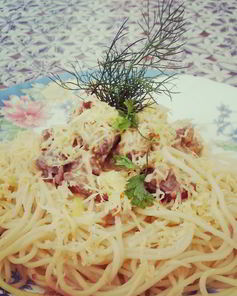 Спагетти с говядиной в сливочно-сырном соусе