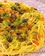 Спагетти с грибами и помидорами