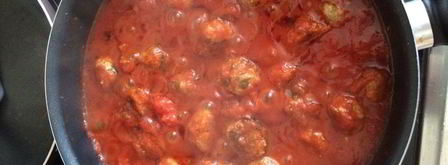 спагетти с мясными шариками в томатном соусе. Шаг 3