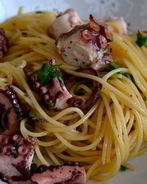 Спагетти с осьминогом