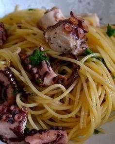 Спагетти с осьминогом