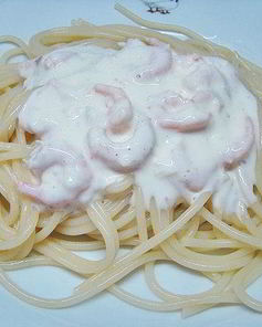 Спагетти с сырно-сливочным соусом и креветками