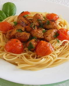 Спагетти со сладкой курицей и черри