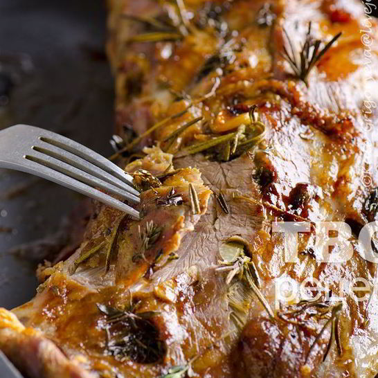 Рецепт бараньей ноги с чесноком и травами