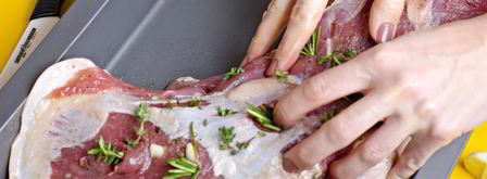 баранья нога с чесноком и травами. Шаг 5