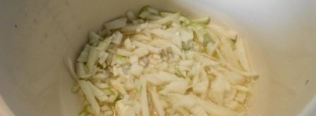 бефстроганов из говядины в мультиварке. Шаг 2