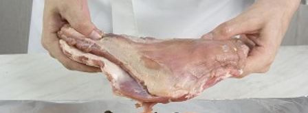 фаршированная грудинка с омлетом. Шаг 3