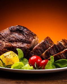 Фаршированная телятина с овощами